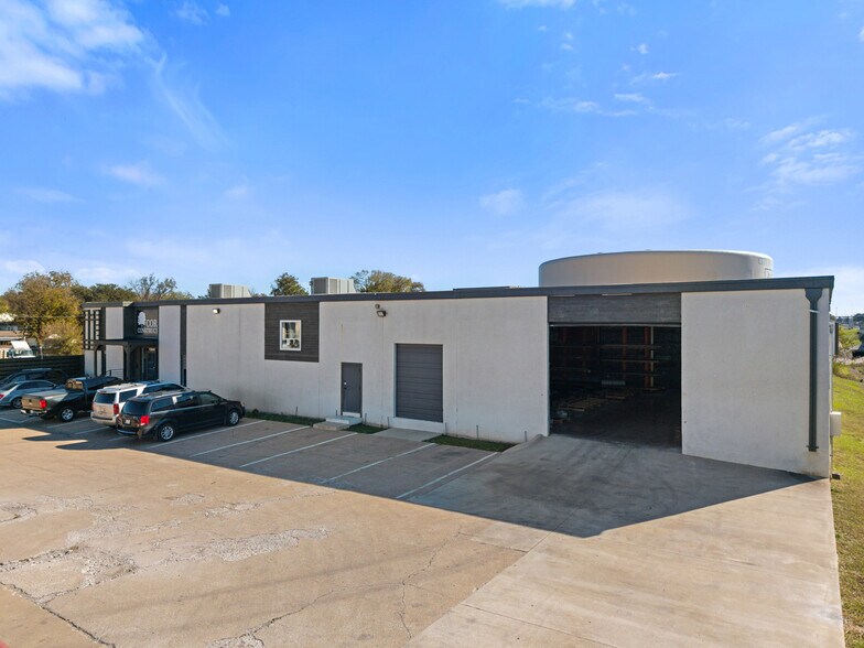 More Photos Of 13840 Denton Dr, Farmers Branch Warehouse For Sale