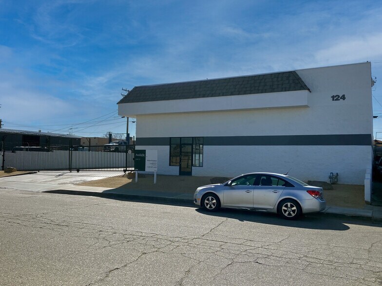 More Photos Of 124 W Ovington St, Lancaster Auto Repair For Lease