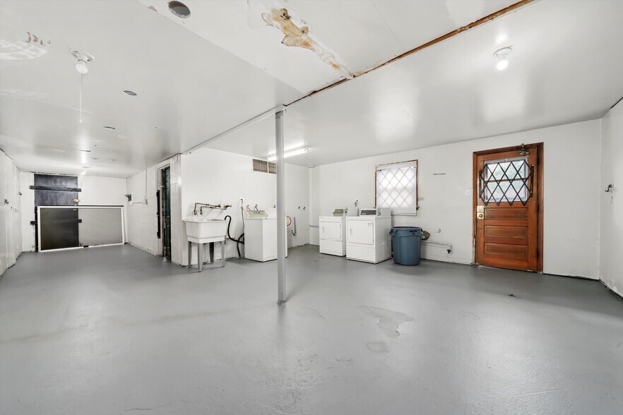 More Photos Of 1049 W Vermont Ave, Calumet Park Apartments For Sale