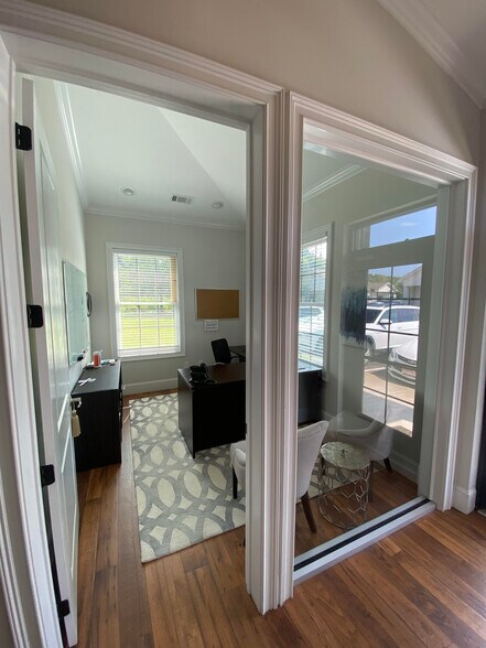 More Photos Of 2694 W Oxford Loop, Oxford Office For Lease