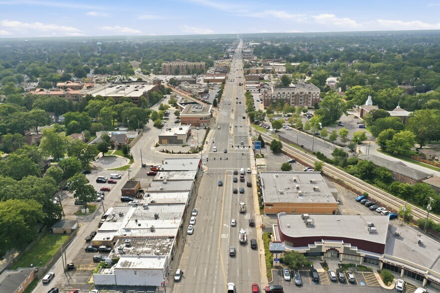 More Photos Of 5005-5007 W 95th St, Oak Lawn Storefront For Sale