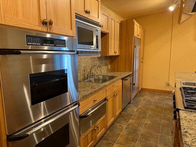 More Photos Of 6915 Evergreen Way, Everett Freestanding For Sale