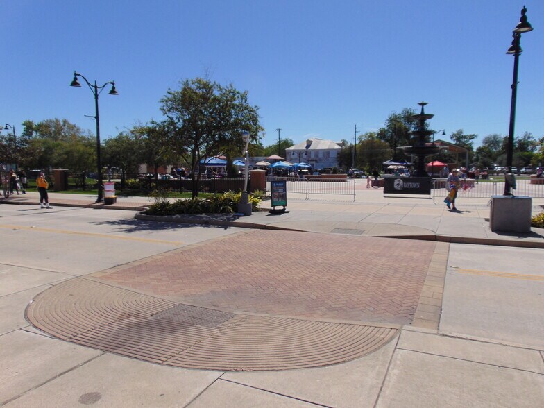 More Photos Of 218 W Texas Ave, Baytown Flex For Sale