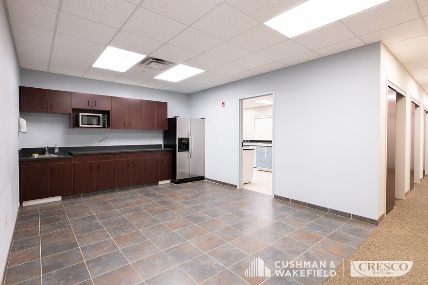 More Photos Of 62 N Summit St, Akron Manufacturing For Sale