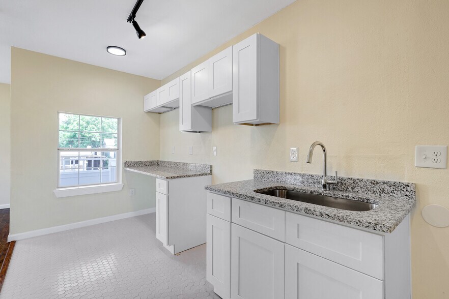More Photos Of 834 W Russell Pl, San Antonio Apartments For Sale