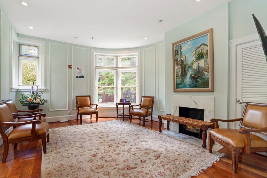 More Photos Of 1011 New Hampshire Ave NW, Washington Office For Sale