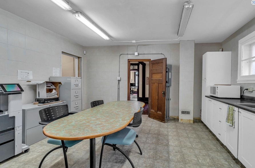 More Photos Of 113 Murray St, Ottawa Office For Sale