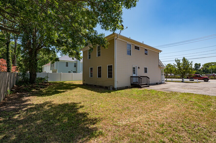 More Photos Of 2163 Sunrise Hwy, Islip Office For Sale