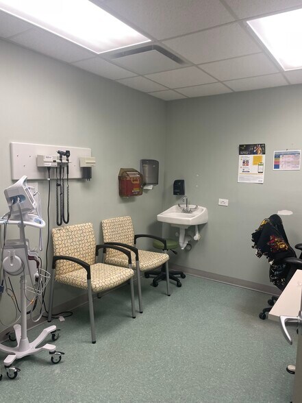 More Photos Of 3828 Avenue N, Galveston Hospital For Lease