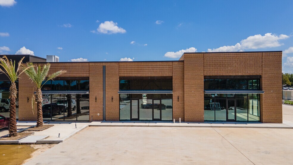 Primary Photo Of 11941-11947 S Highway 6, Sugar Land General Retail For Lease
