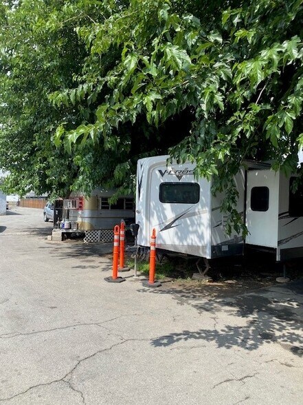 More Photos Of 123 W McCord Ave, Bakersfield Manufactured Housing Mobile Home Park For Sale