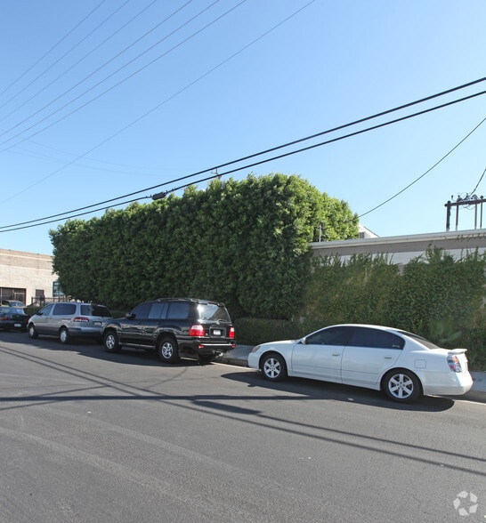 More Photos Of 7404 Fulton Ave, North Hollywood Manufacturing For Lease