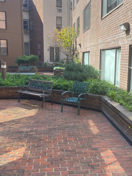 More Photos Of 3 Washington Cir NW, Washington Medical For Sale