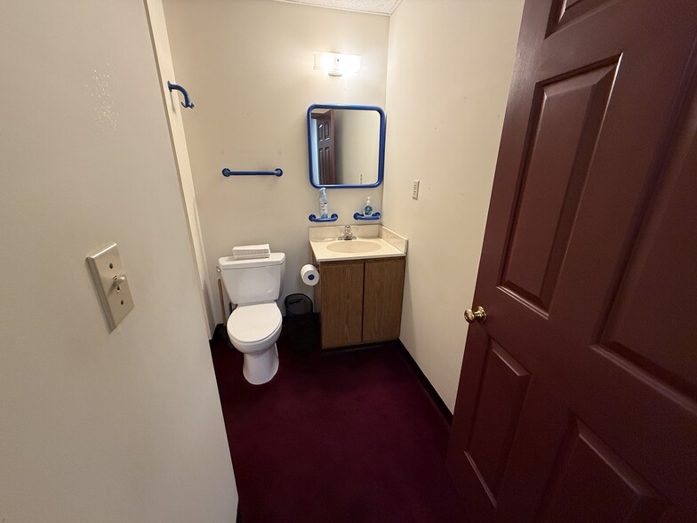 More Photos Of 403 Chatham Sq, Fredericksburg Office For Sale