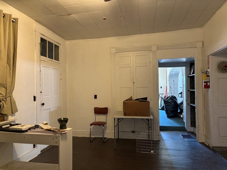 More Photos Of 122 N Market St, Waverly Storefront For Sale