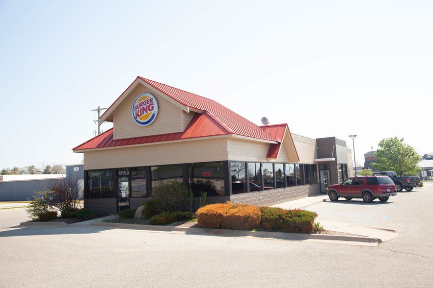Primary Photo Of 103 S Nicolet St, Mackinaw City Fast Food For Lease
