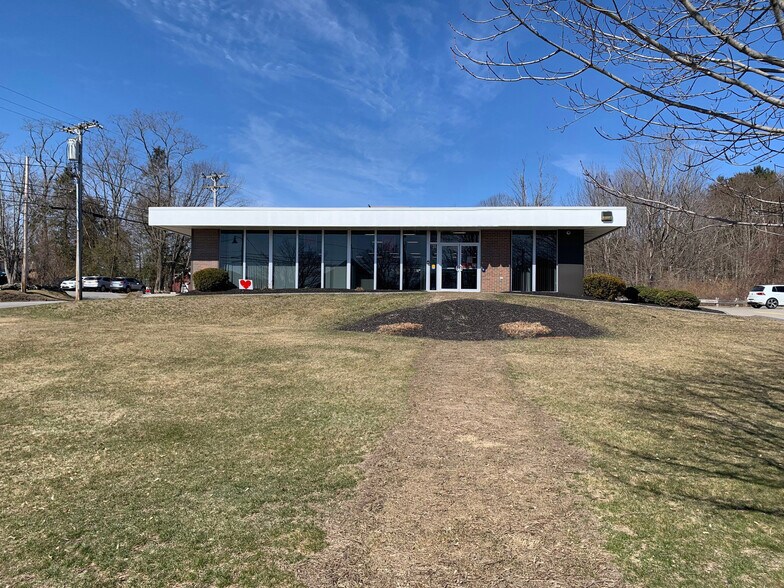 Primary Photo Of 135 Main St, Freeport Freestanding For Lease