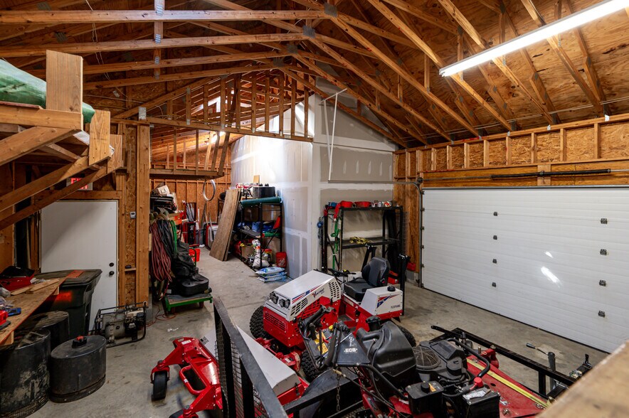 More Photos Of 2109 Forest Dr, Annapolis Showroom For Lease