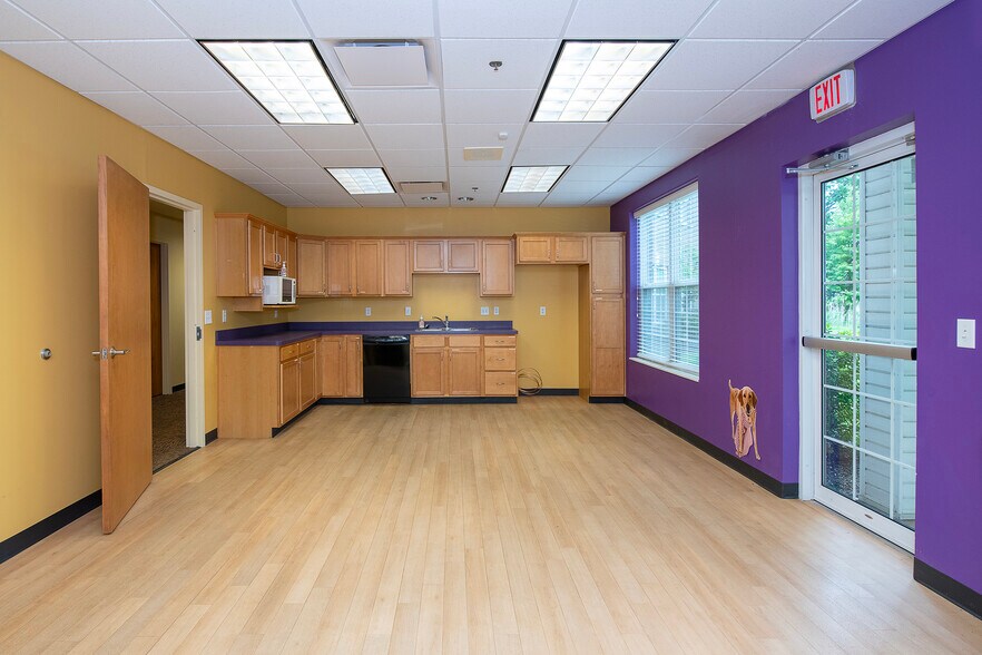 More Photos Of 387 Golfview Ln, Highland Heights Office For Lease