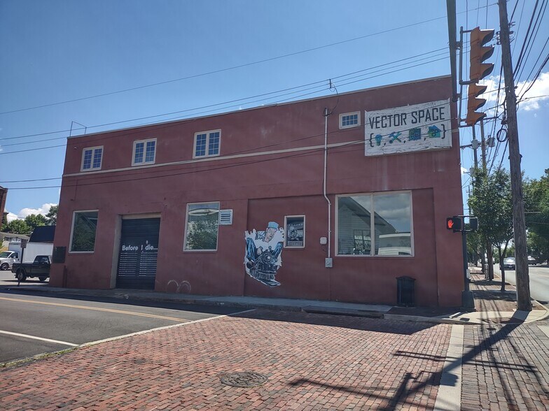 More Photos Of 400 5th St, Lynchburg Storefront For Lease