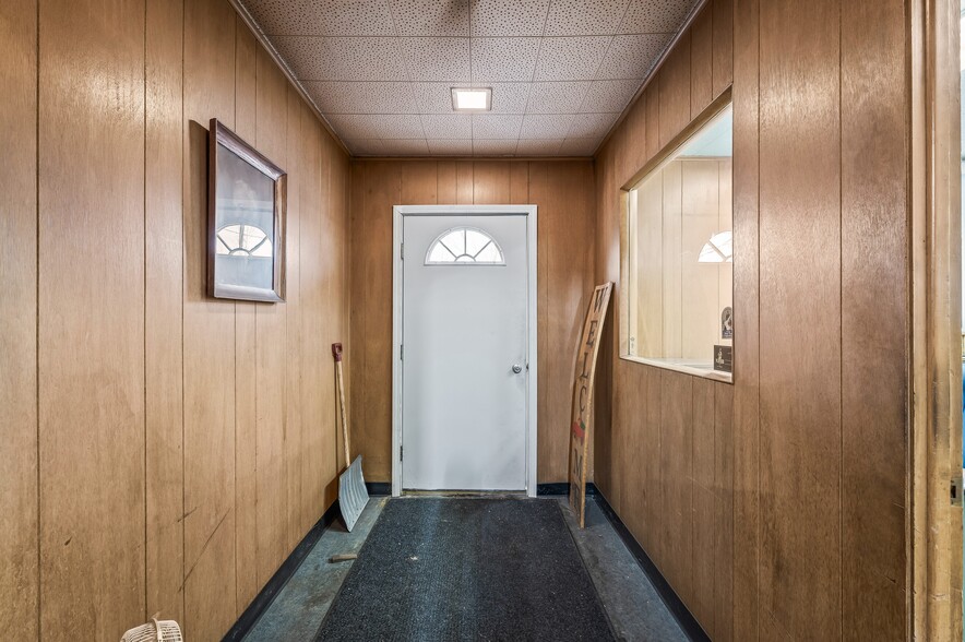 More Photos Of 2028 Washington Ave, Saint Joseph Warehouse For Sale