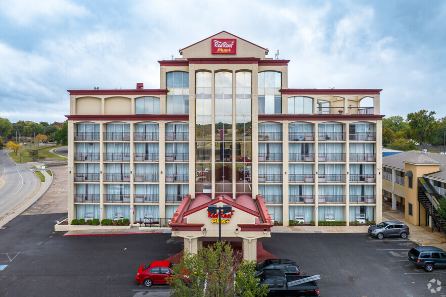 Primary Photo Of 7335 E Kellogg Dr, Wichita Hotel For Sale