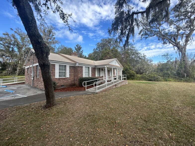 More Photos Of 200 Mission Rd, Palatka Medical For Sale