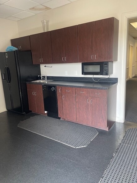 More Photos Of 1710 E Arlington Blvd, Greenville Office For Sale