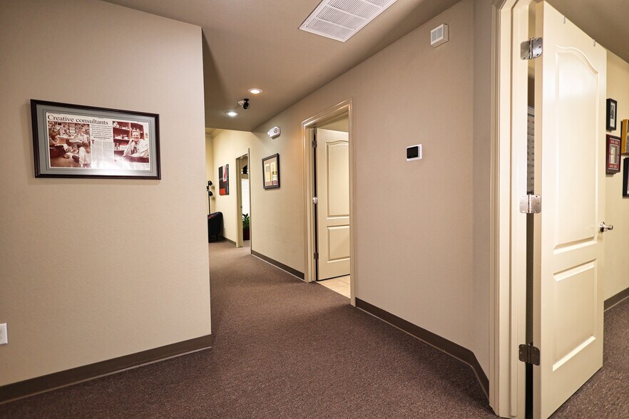 More Photos Of 1391 Plaza Pl, Springdale Office For Sale