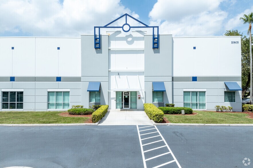 Primary Photo Of 10805 NW 100th St, Medley Warehouse For Lease
