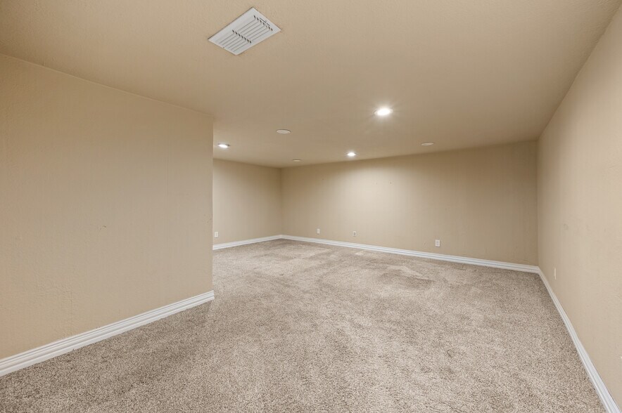 More Photos Of 7716 Davis Blvd, North Richland Hills Storefront For Lease