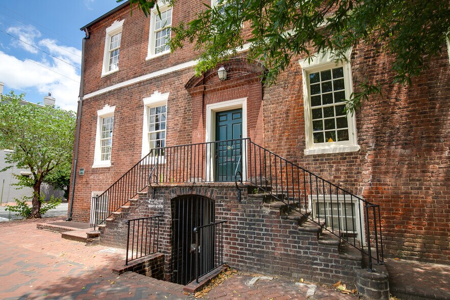 More Photos Of 100 E Main St, Richmond Office For Sale
