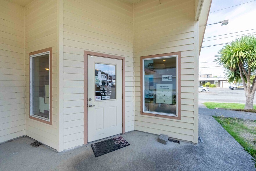 More Photos Of 624 Winchester Ave, Reedsport Office For Sale