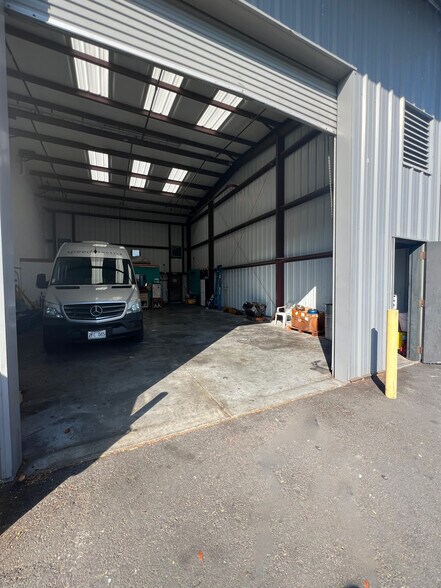 Primary Photo Of 74-555 Honokohau St, Kailua Kona Warehouse For Lease