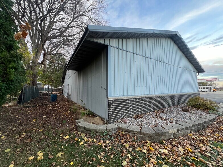 More Photos Of 4916 Verona Rd, Madison Auto Repair For Sale