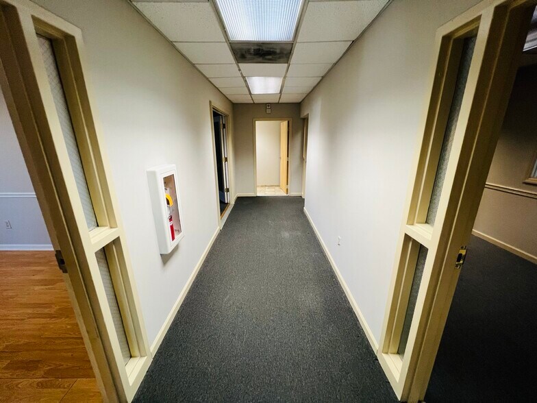 More Photos Of 252 Harry Lane Blvd, Knoxville Office For Sale