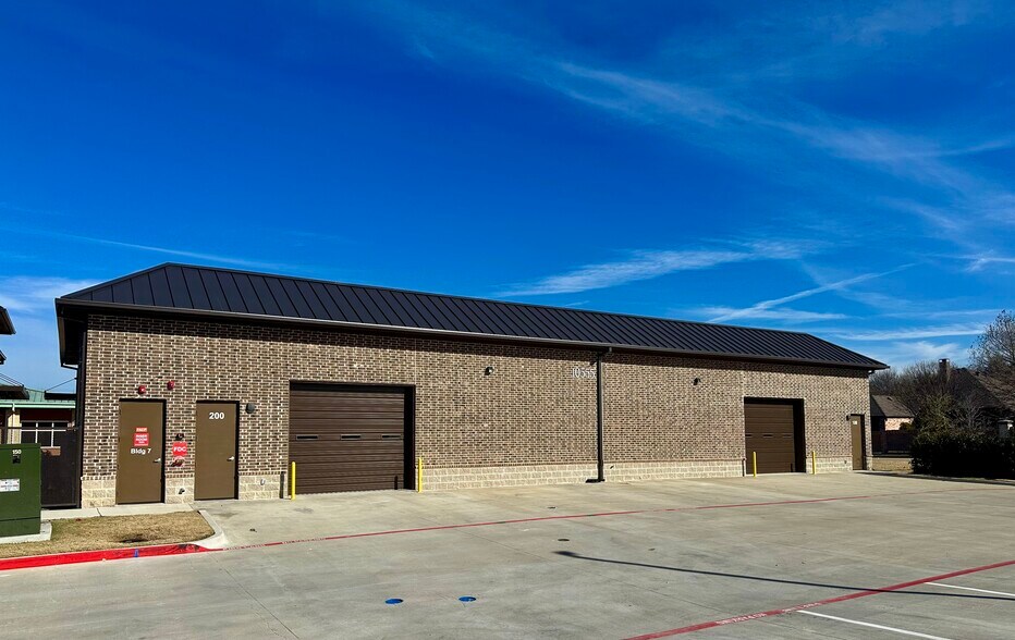 More Photos Of 10555 N County Rd, Frisco Showroom For Lease