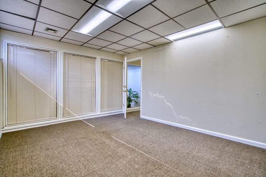 More Photos Of 750-752 17th Ave, Longmont Office For Sale