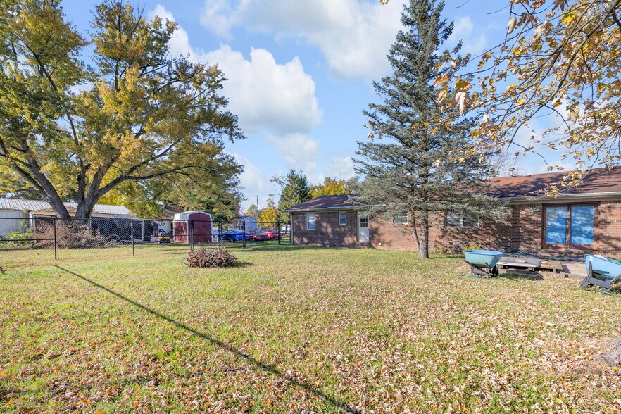 More Photos Of 7601 Milhouse Rd, Indianapolis Office For Sale