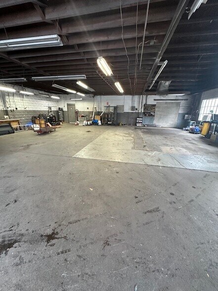 More Photos Of 1537 Bridge St, New Cumberland Auto Dealership For Lease