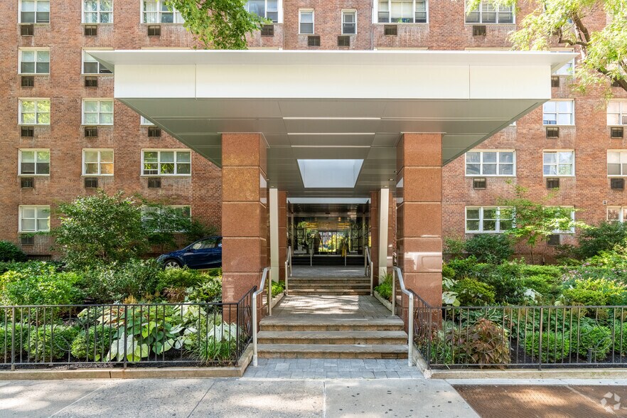 More Photos Of 345 W 58th St, New York Apartments For Sale