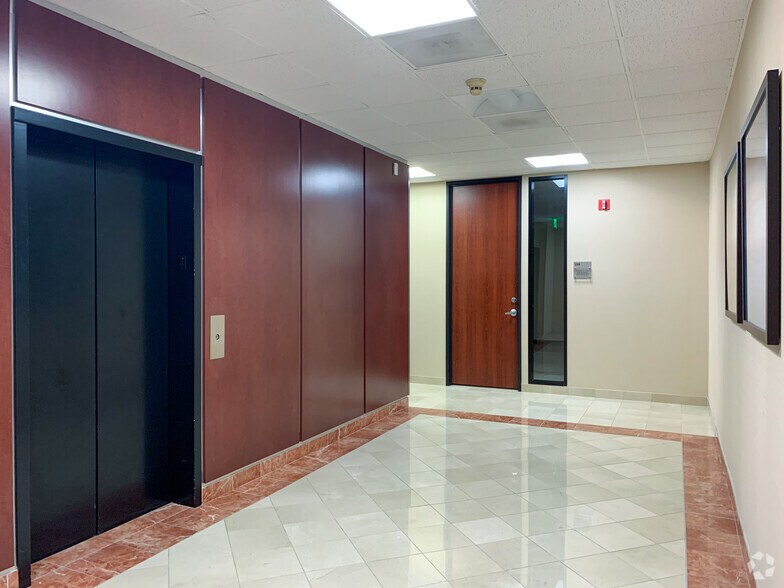 More Photos Of 11498 Luna Rd, Farmers Branch Office For Lease