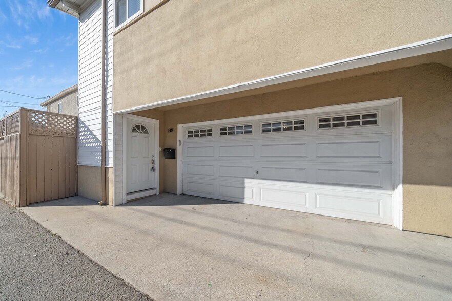 More Photos Of 2014-2016 Peyton Ave, Burbank Apartments For Sale