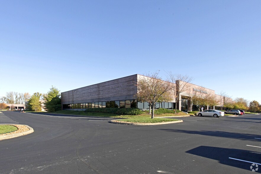 More Photos Of 3152-3198 Riverport Tech Center Dr, Maryland Heights Research And Development For Lease