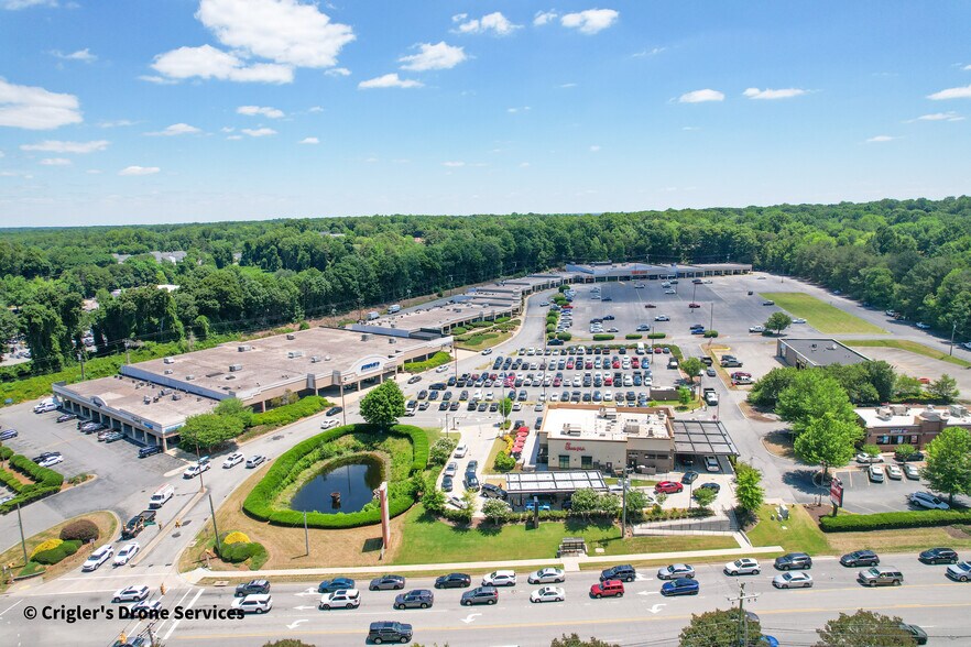 More Photos Of 3716-3728 Battleground Ave, Greensboro Unknown For Lease