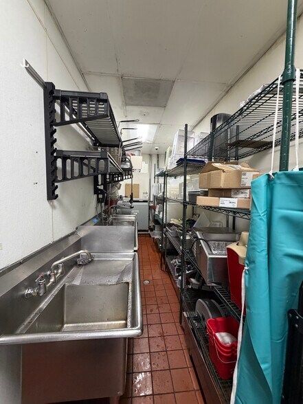 More Photos Of 11058-11086 Santa Monica Blvd, Los Angeles Storefront For Lease