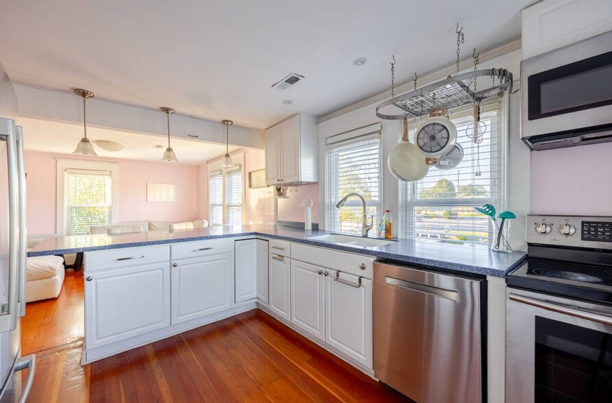 More Photos Of 1019 Berryville Ave, Winchester Storefront Retail Residential For Sale