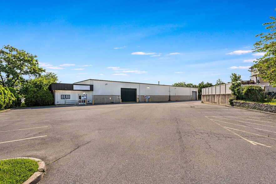 More Photos Of 2400 Richmond Ter, Staten Island Manufacturing For Lease