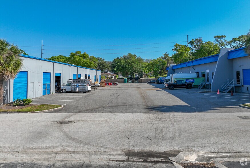More Photos Of 217 Altamonte Commerce Blvd, Altamonte Springs Warehouse For Lease
