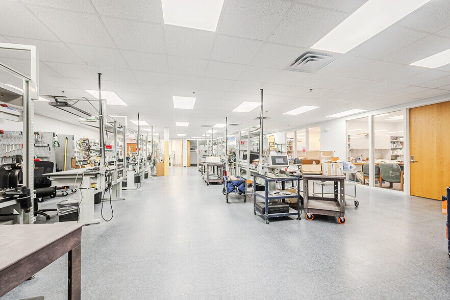 More Photos Of 40 McCullough Dr, New Castle Light Manufacturing For Lease